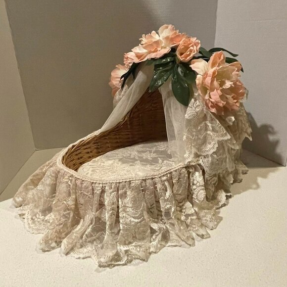 VTG 90s Handmade OAK Shabby Chic Cottagecore Wicker & White Lace Doll Bassinet - Picture 2 of 16